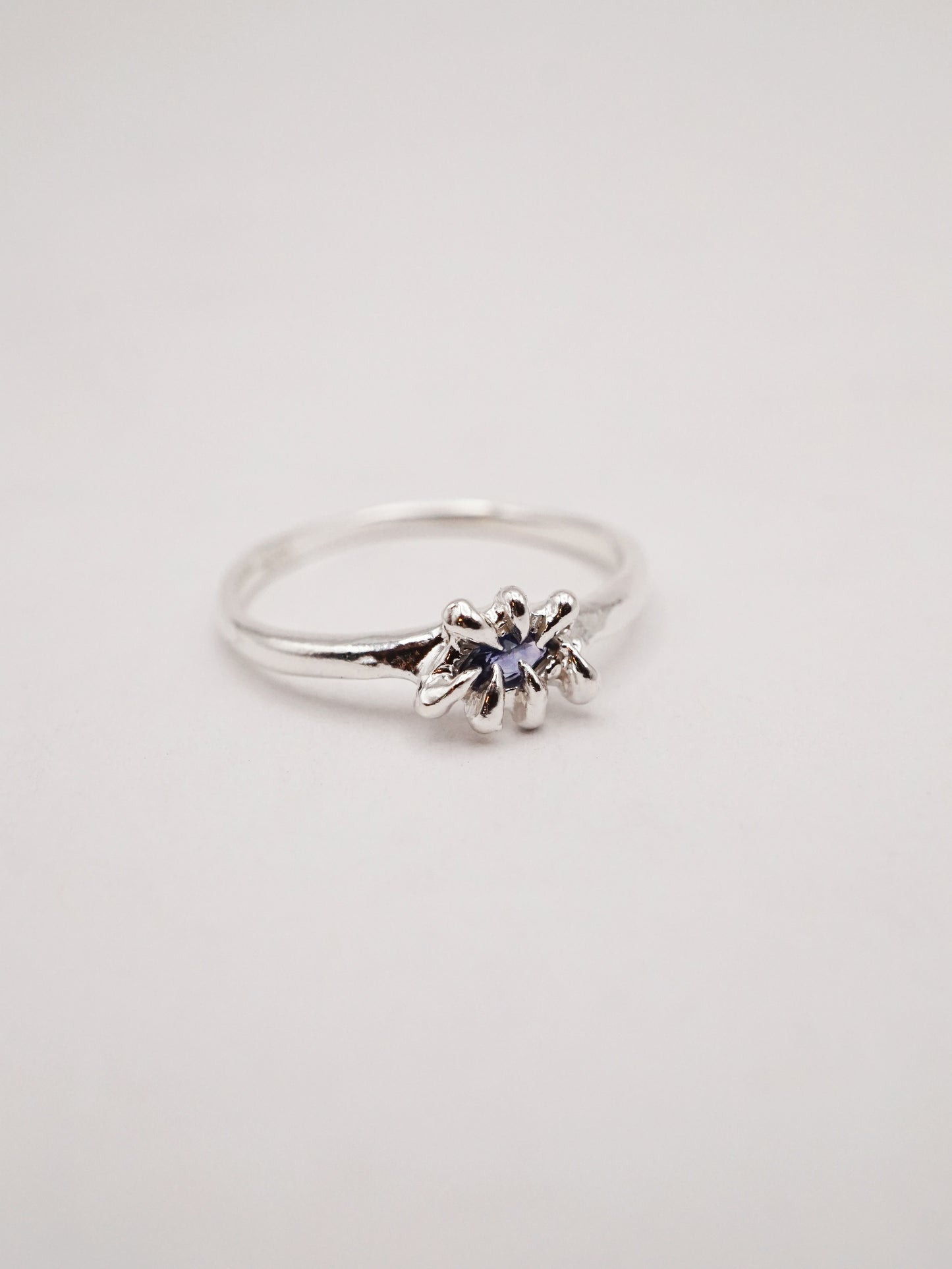 Bague FLYTRAP avec saphir