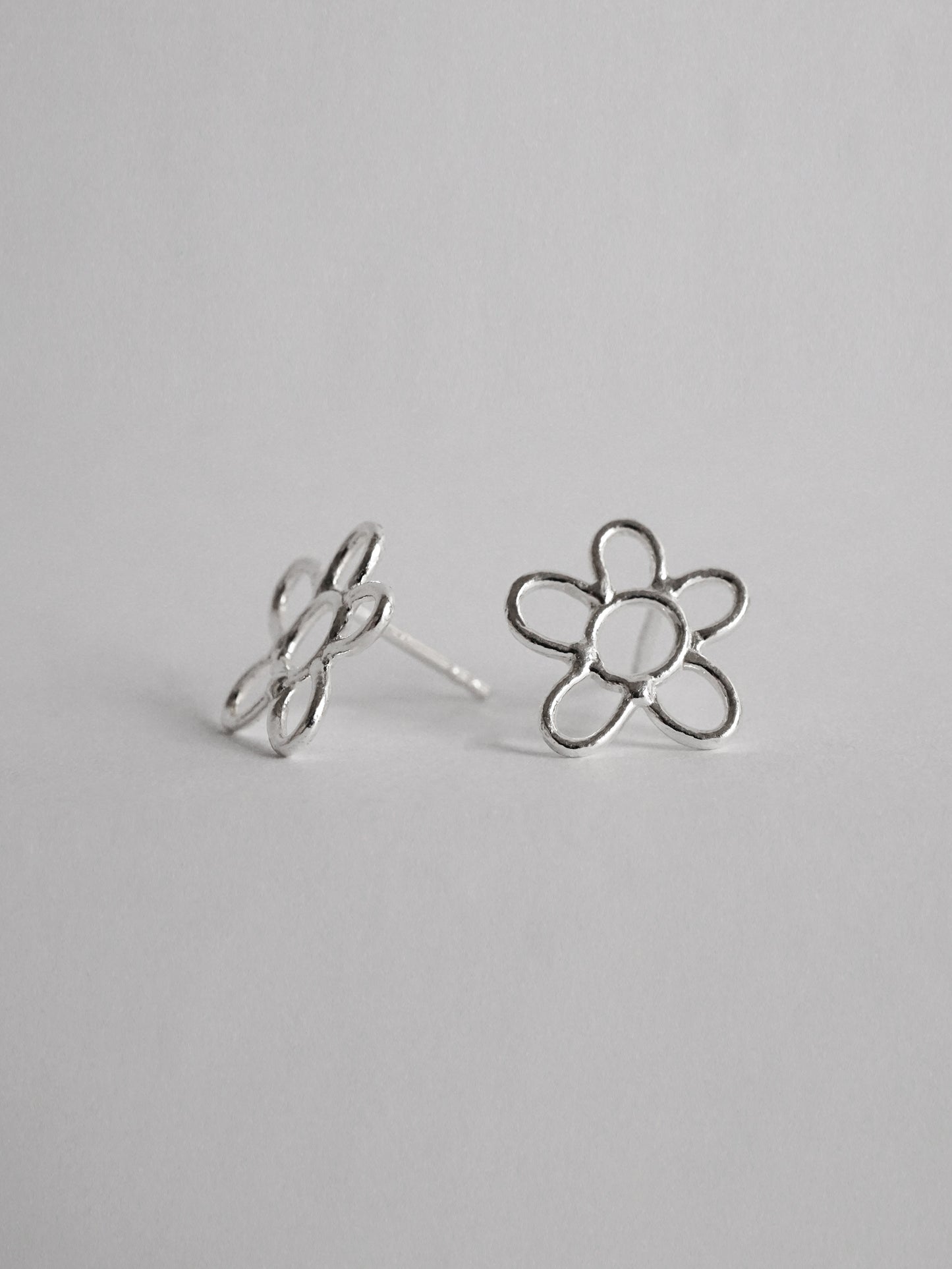 FLOWER STUD EARRINGS
