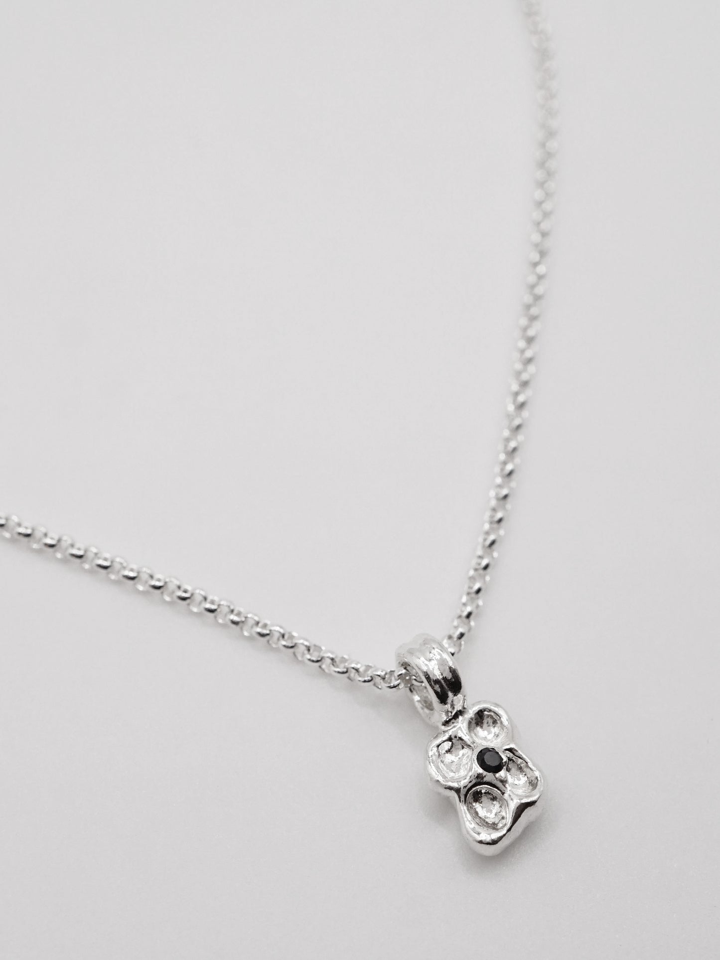 sterling silver CROQUÉE pendant with dark blue sapphire