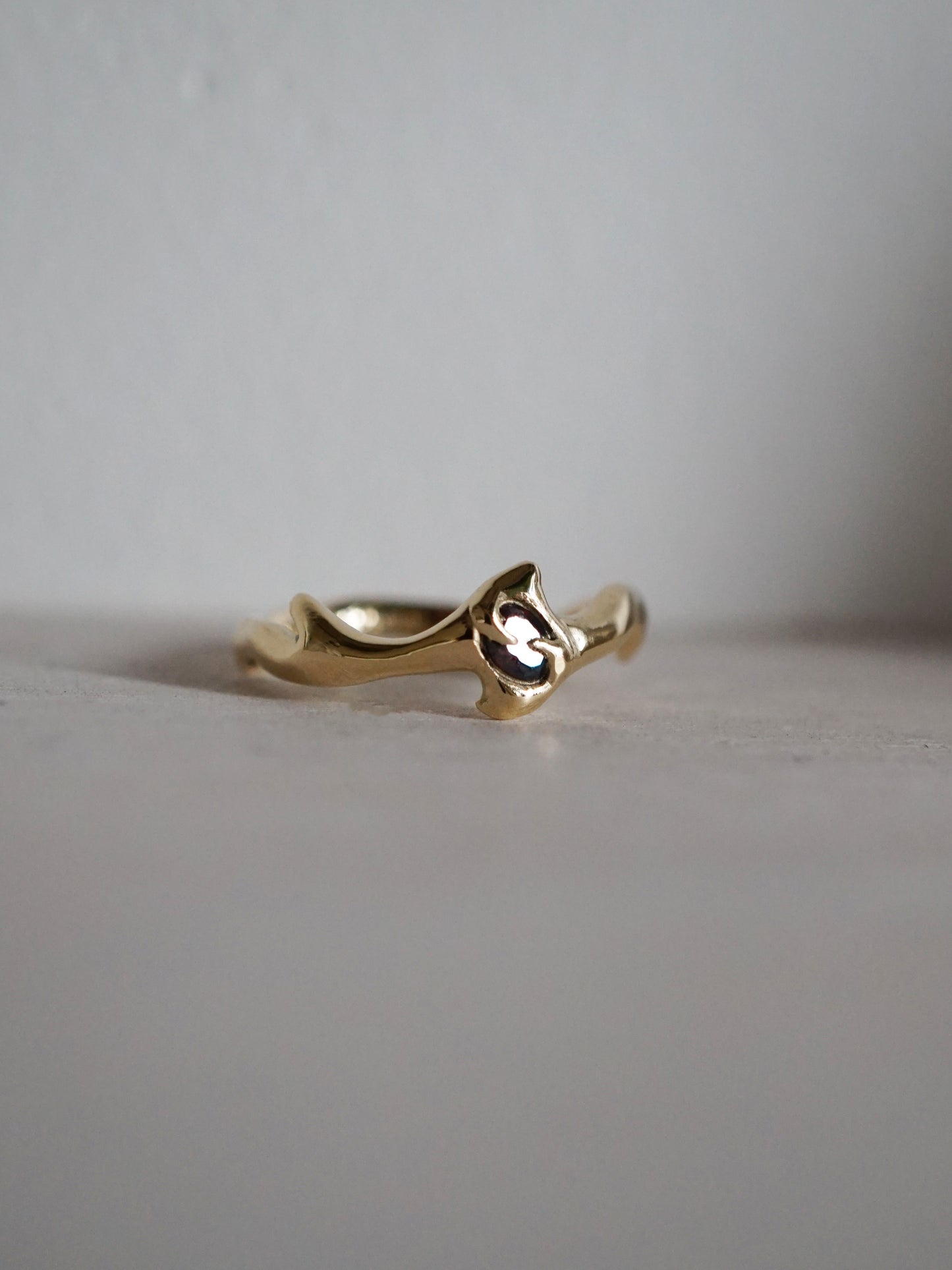 Bague OEIL avec saphir