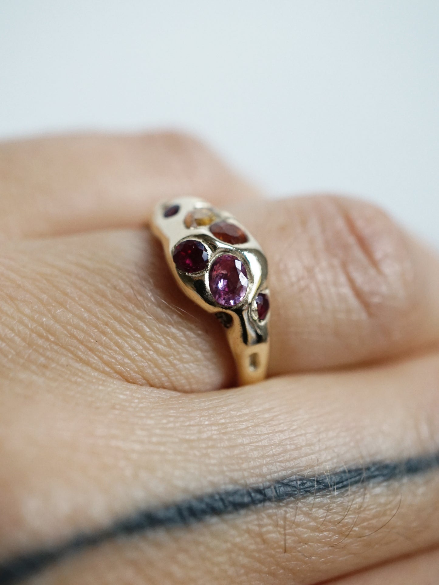 10kt gold OOAK ring with multiple sapphires 001