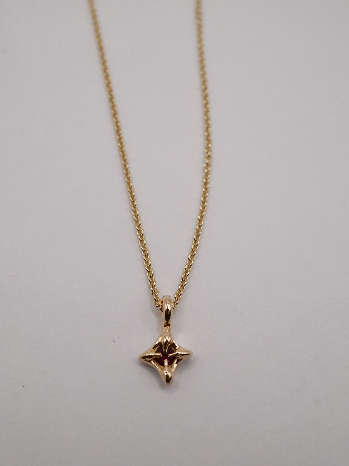 Pendentif en or 10 carats avec rubis - pièce unique