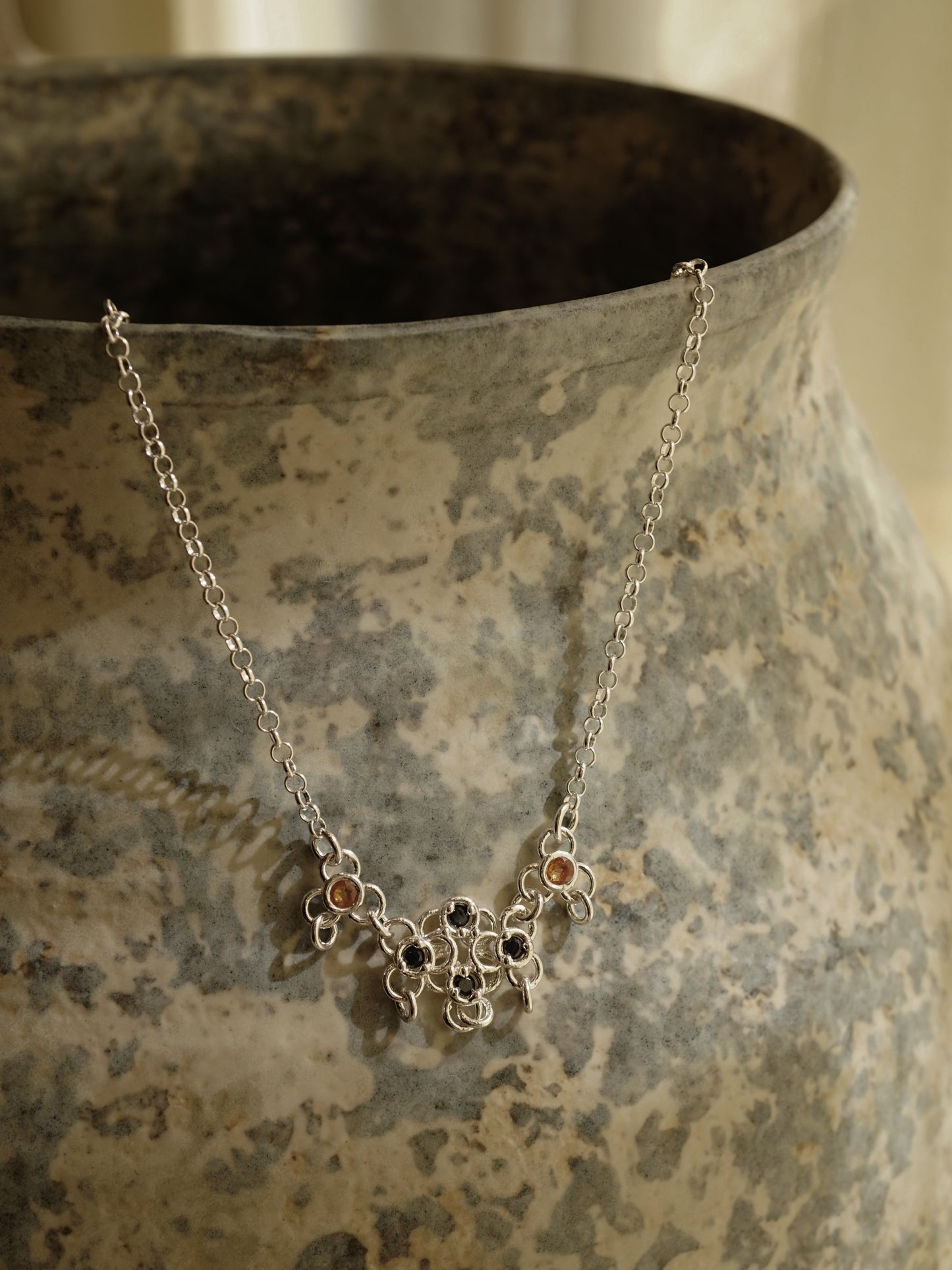 Collier TRI-CROQUÉE en argent sterling avec saphirs