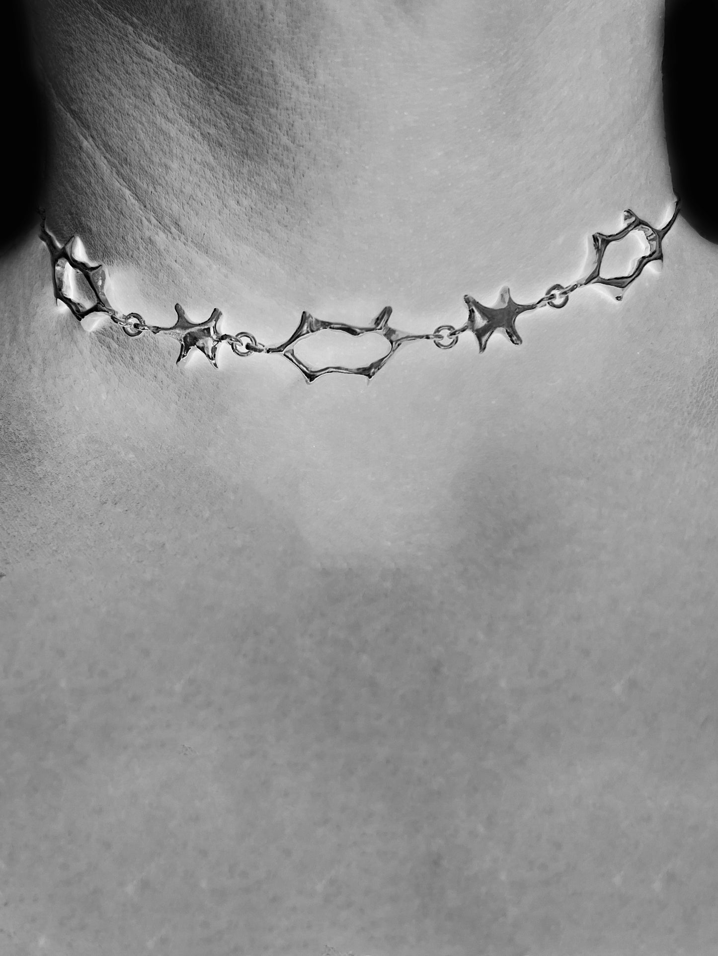 Collier ras du cou LEFTOVERS