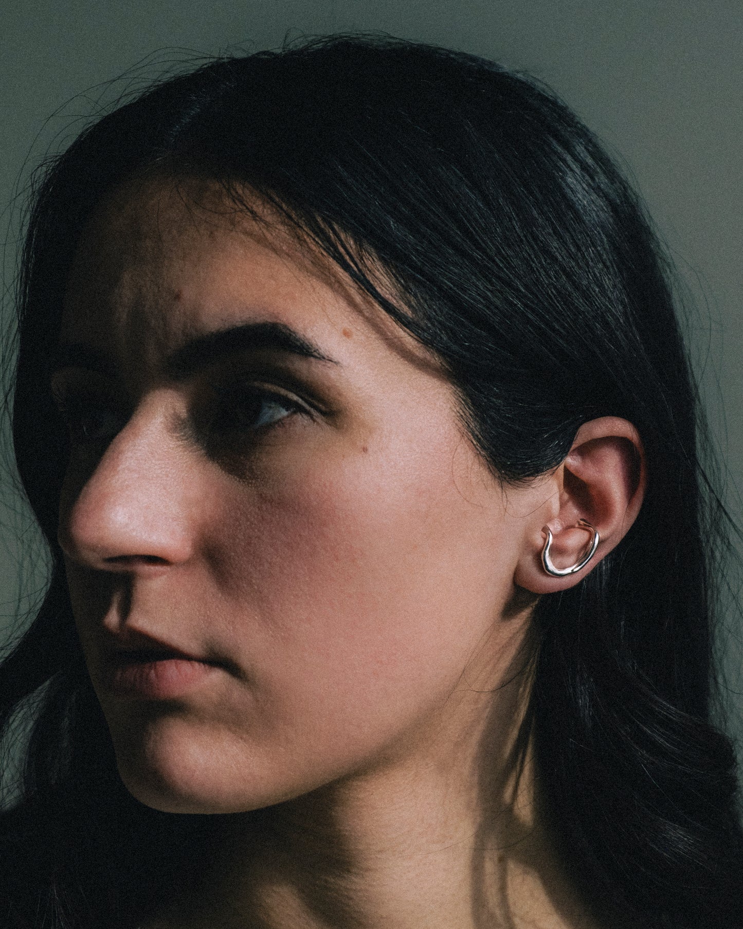 G004 earring for two side by side piercings