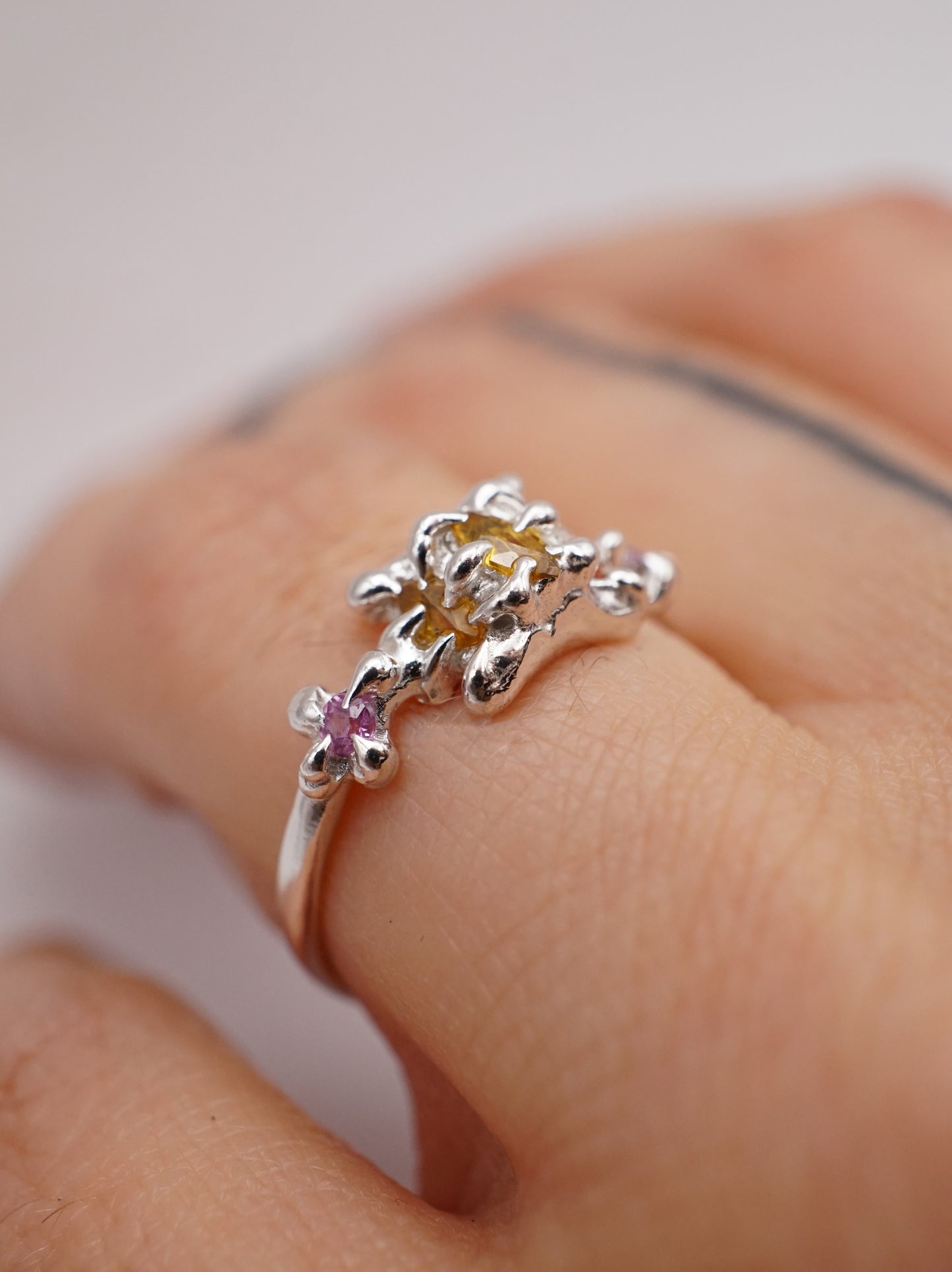 Bague VENUS en argent sterling avec saphirs jaunes - Pièce unique