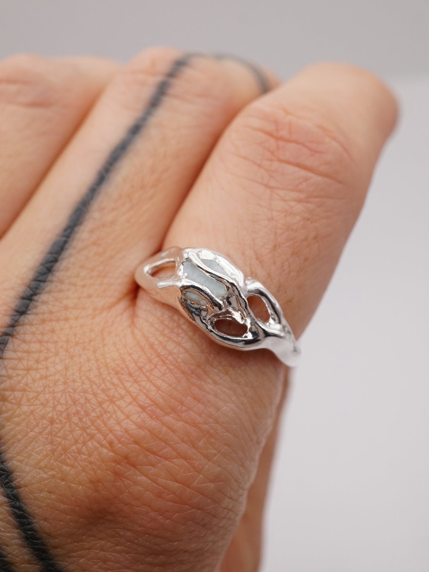 bagues OOAK en argent sterling avec saphir brut