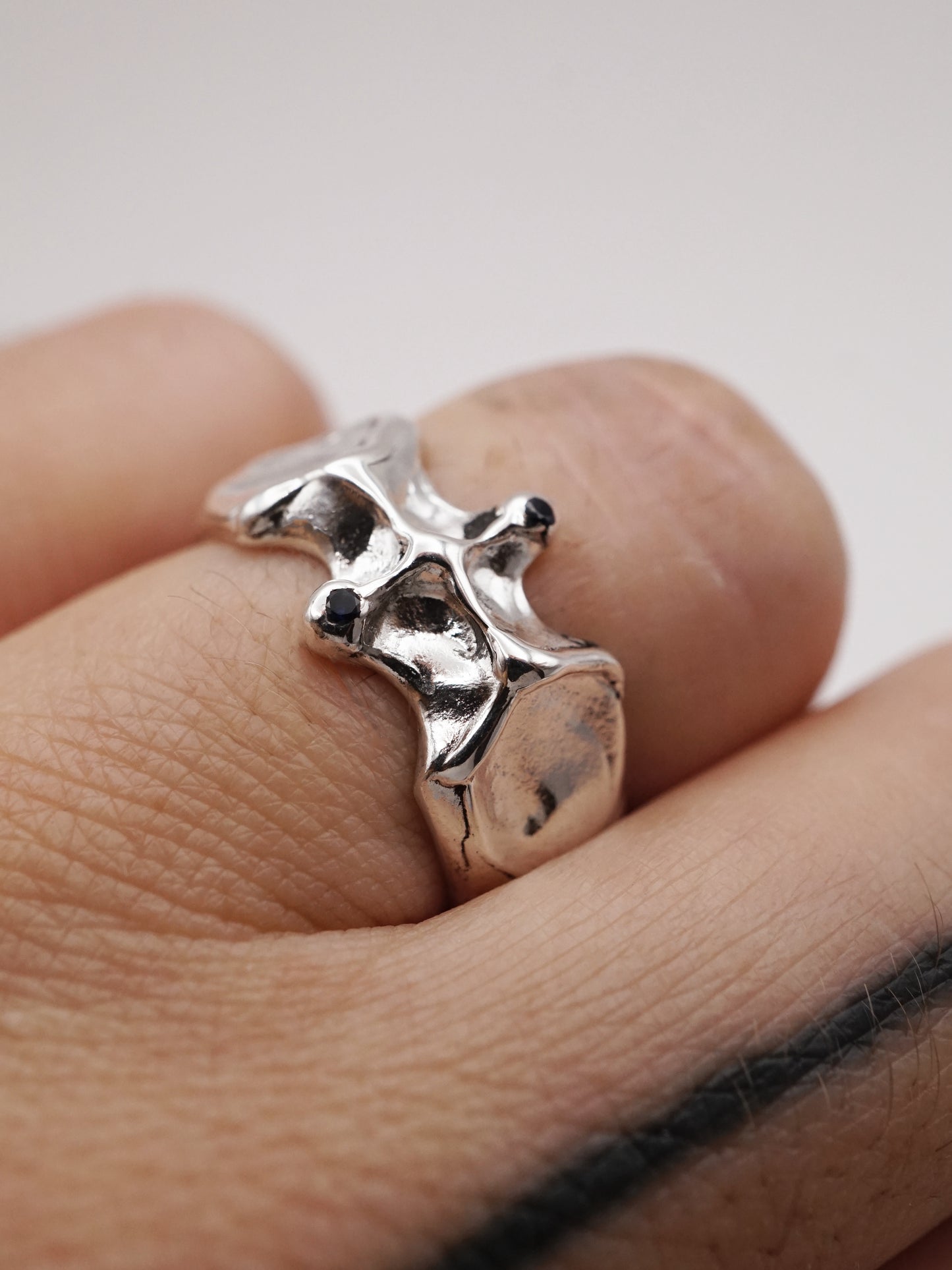Bague ARCHEOLOGIE II en argent sterling avec deux saphirs