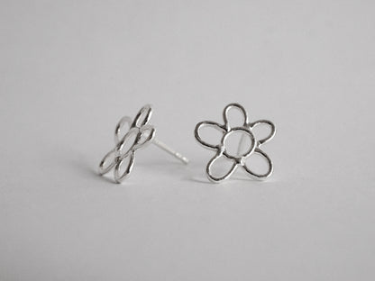 FLOWER STUD EARRINGS