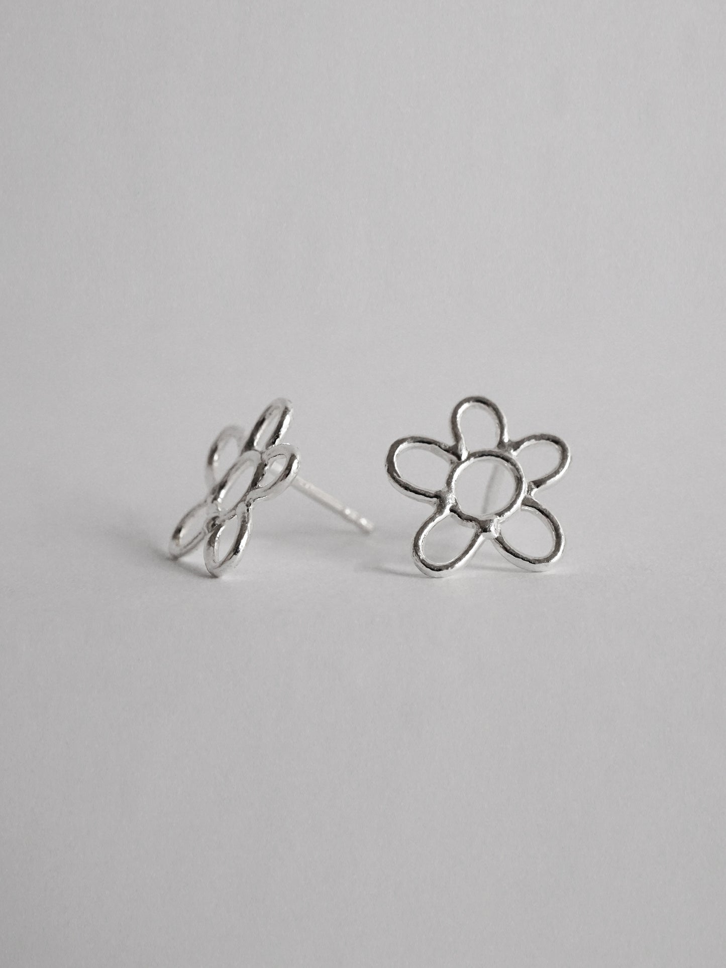 FLOWER STUD EARRINGS