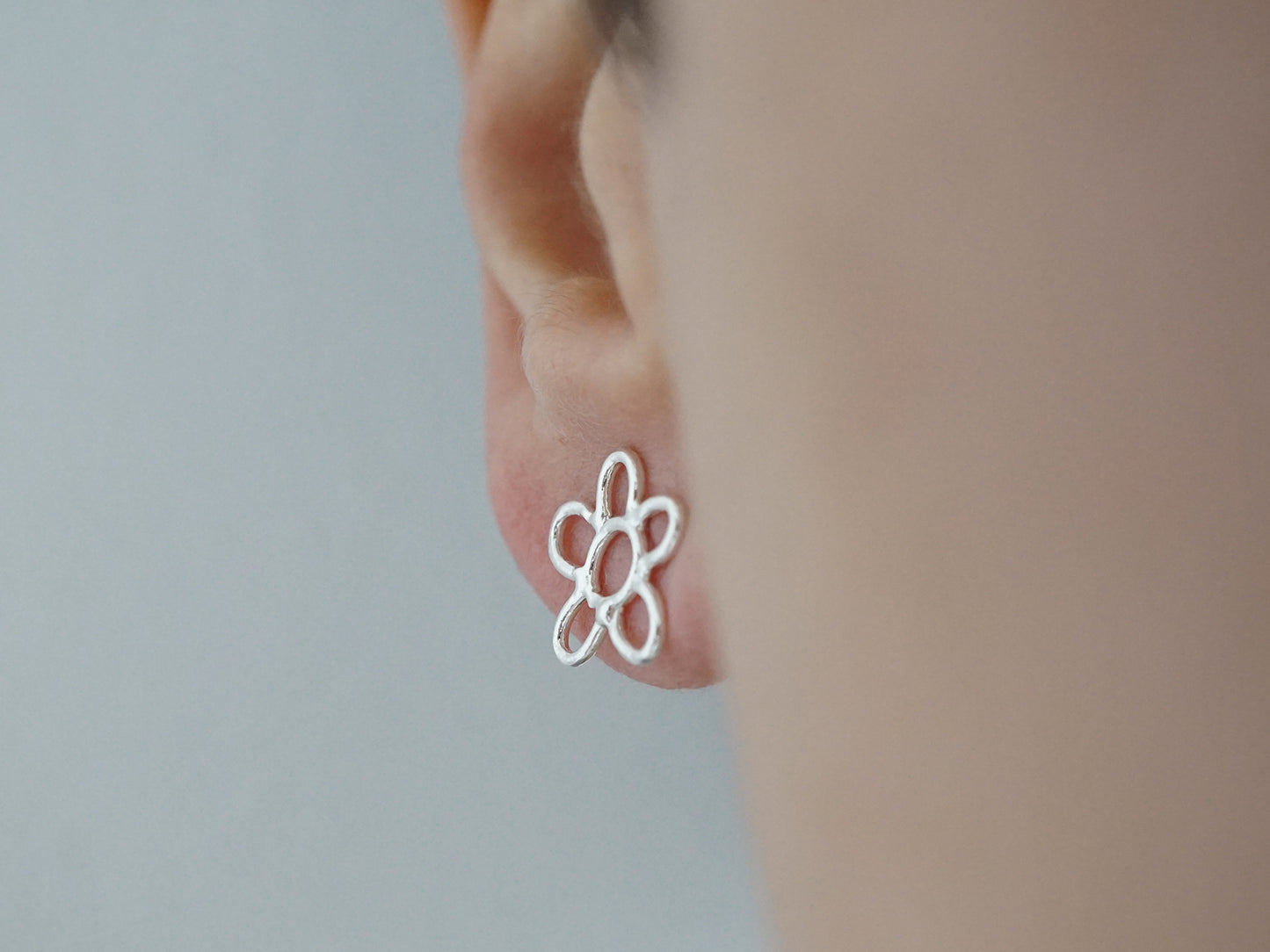 FLOWER STUD EARRINGS