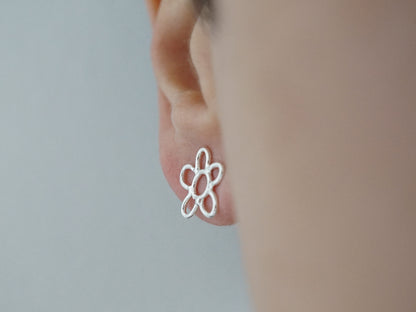 FLOWER STUD EARRINGS