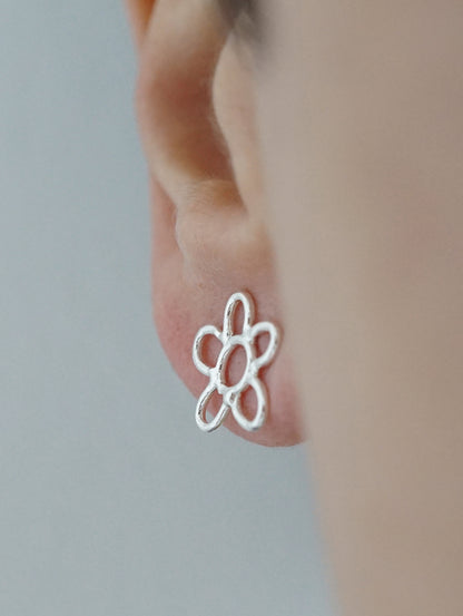 FLOWER STUD EARRINGS