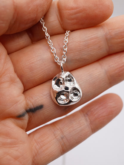 Collier CROQUÉE en argent sterling avec saphir bleu-noir