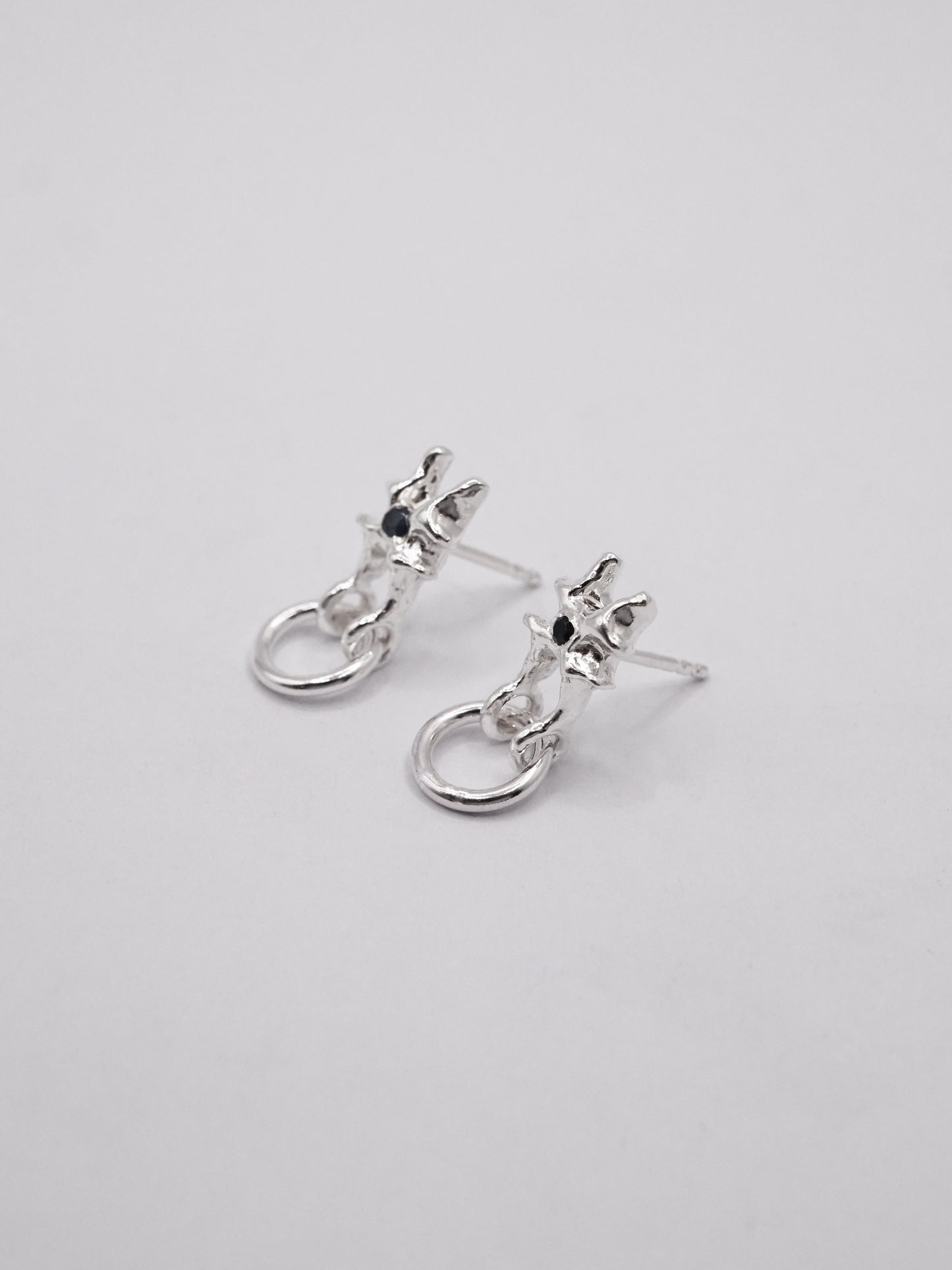 sterling silver ARCHEOLOGIE II stud earring with sapphire