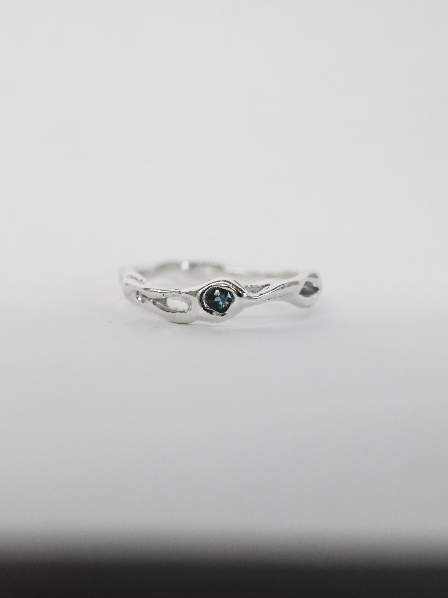 sterling silver OOAK ring with blue sapphire 001