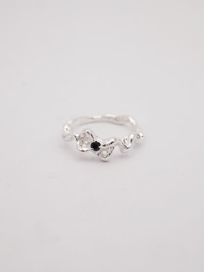 Bague MOVE simple BOW en argent sterling avec saphirs 