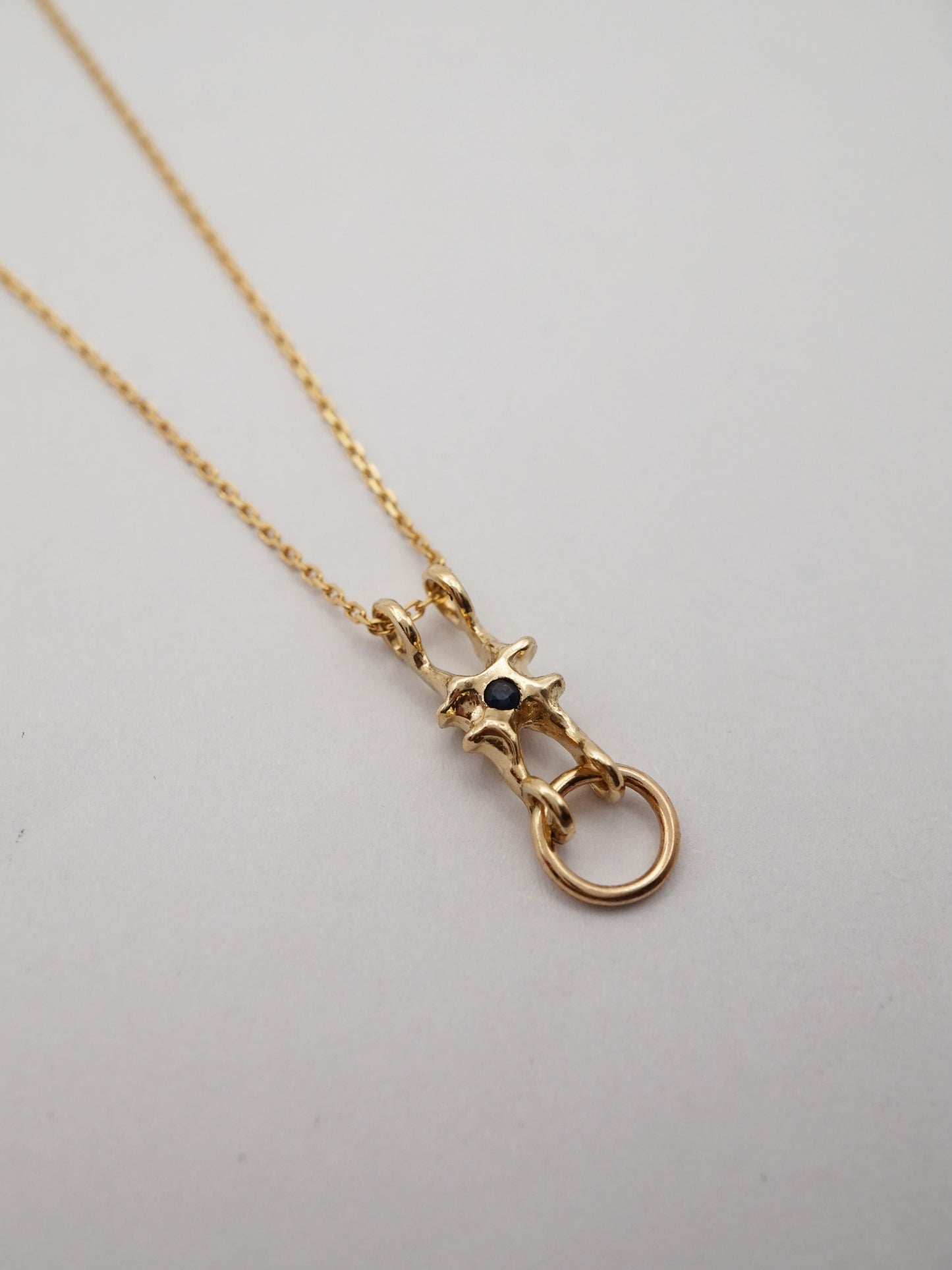 Pendentif OOAK en or 10 carats avec saphir