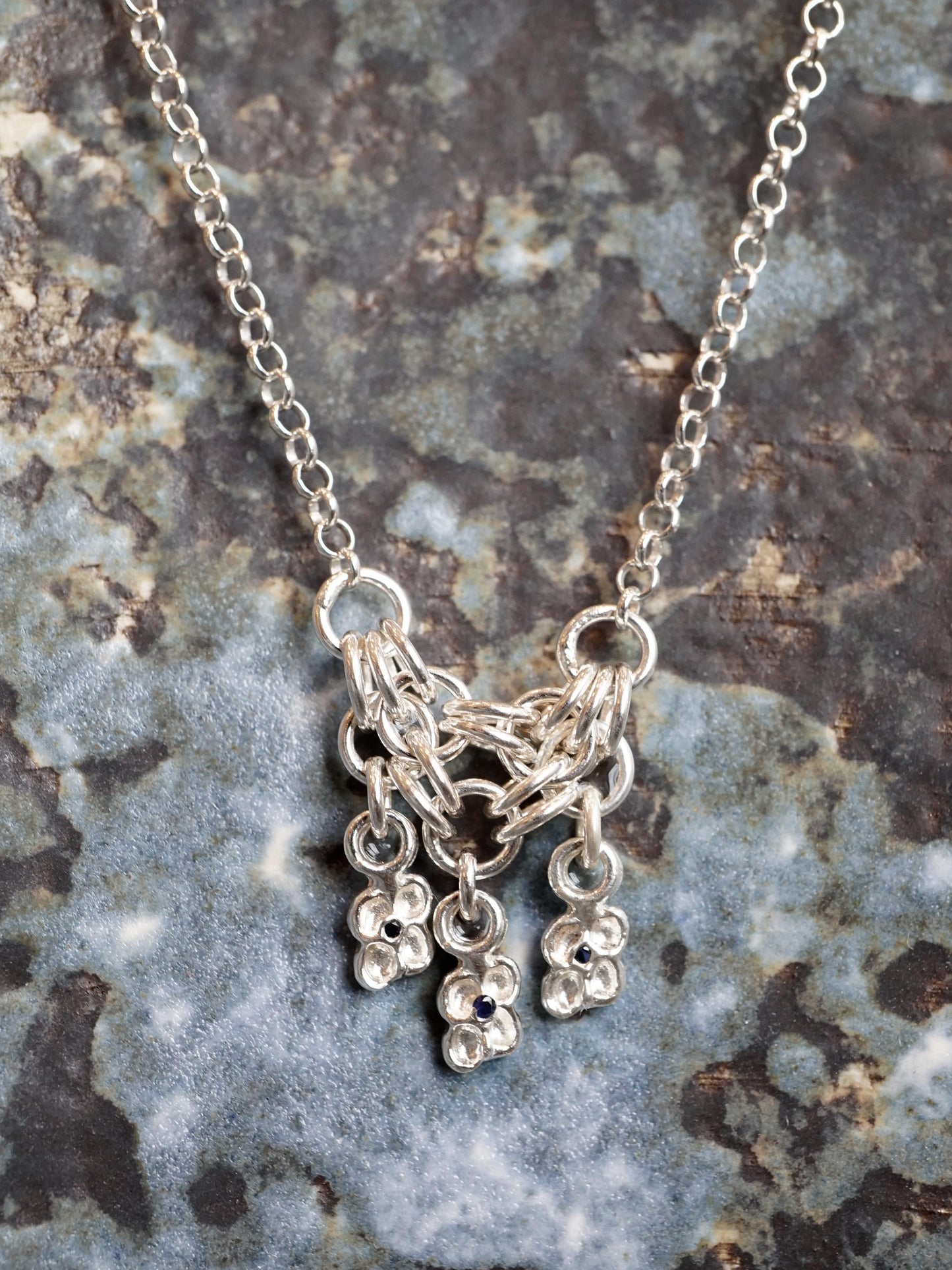 Collier TRI-CROQUÉE en argent sterling avec saphirs