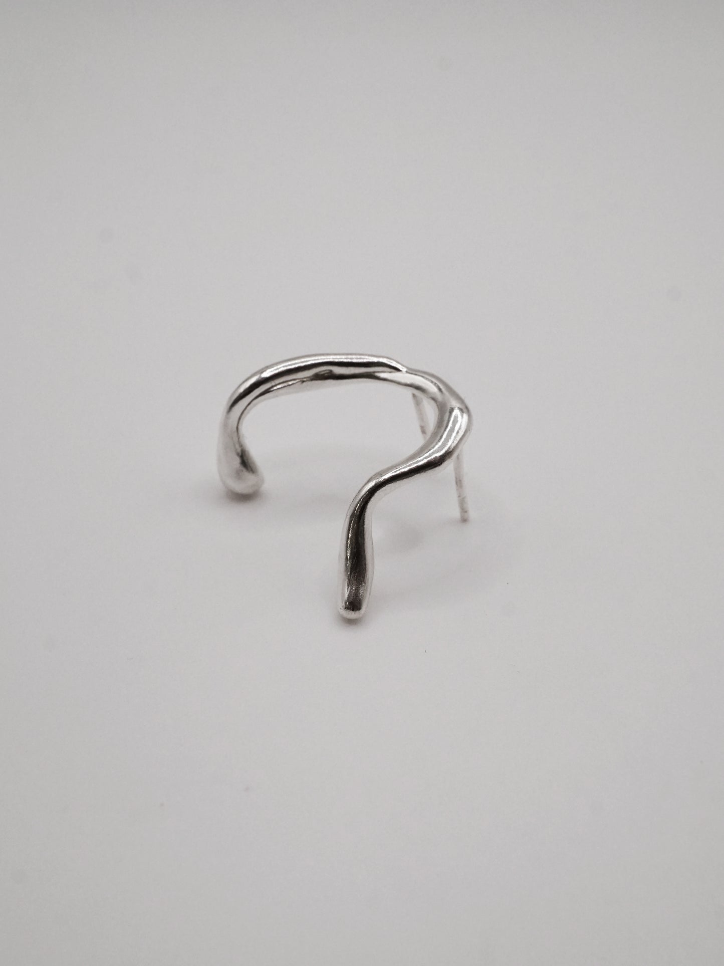 Boucle d'oreille G004 pour deux piercings côte à côte