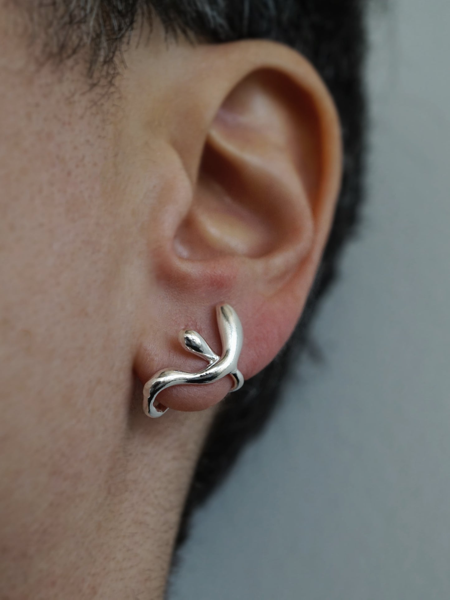 G005 earring for two side by side piercings