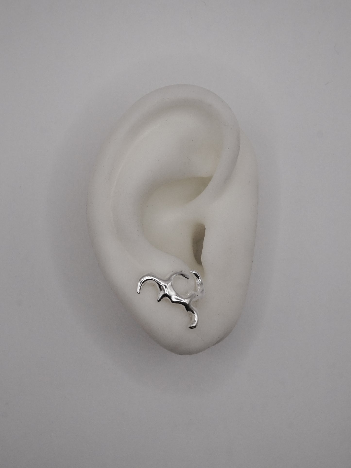 Boucle d'oreille D003 pour deux piercings côte à côte