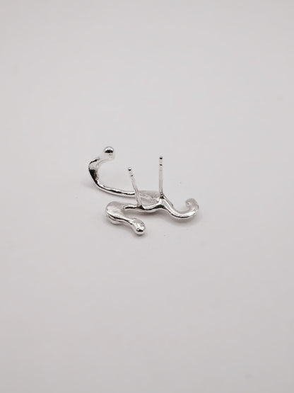 G007 earring for two side by side piercings