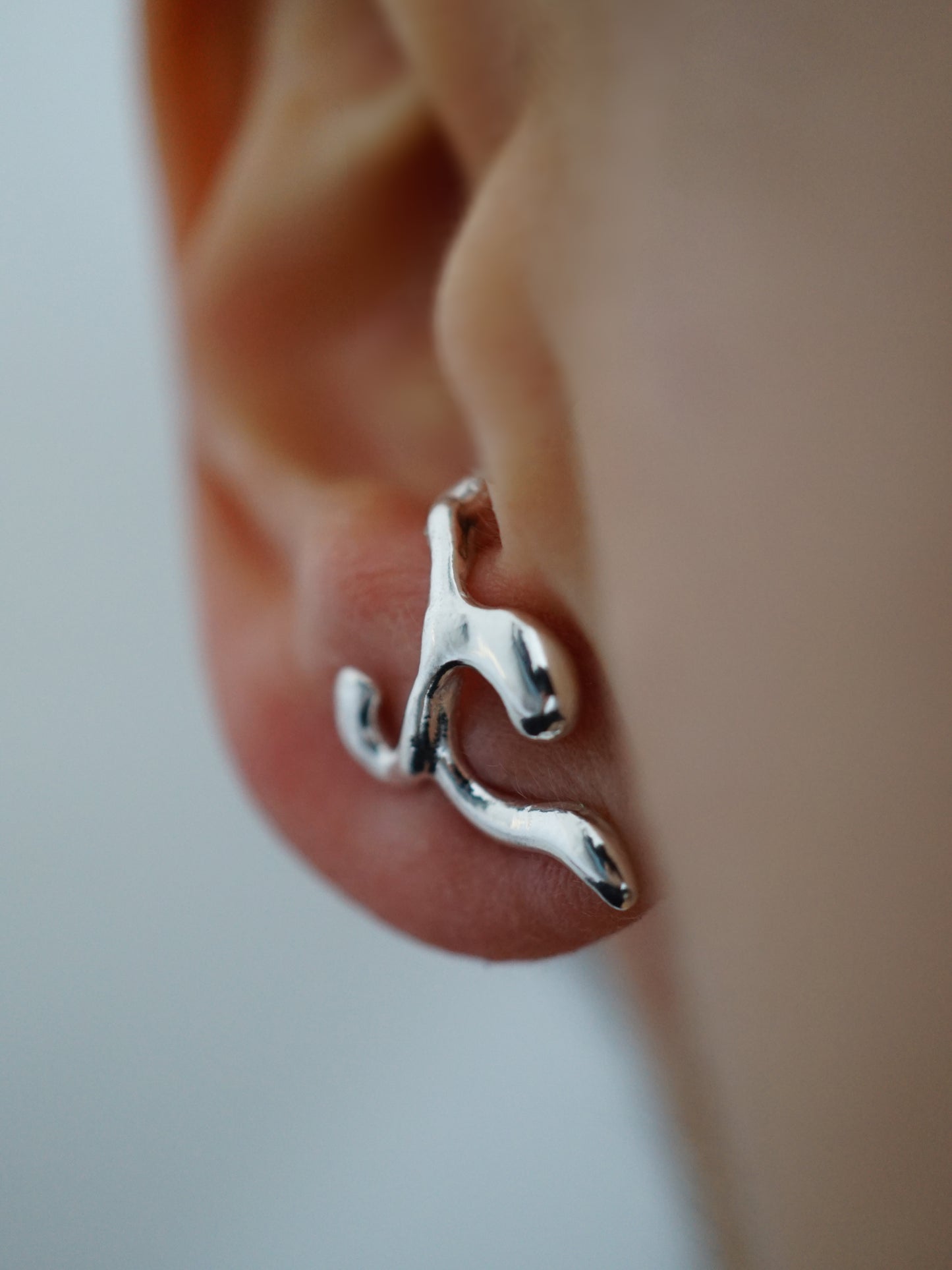 D05 earring