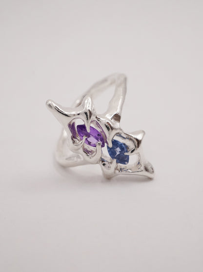 Bague SHIELD unique avec deux saphirs