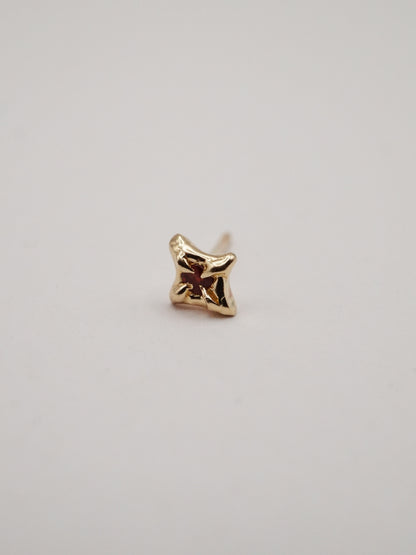 stud avec saphir en argent ou en or 10ct