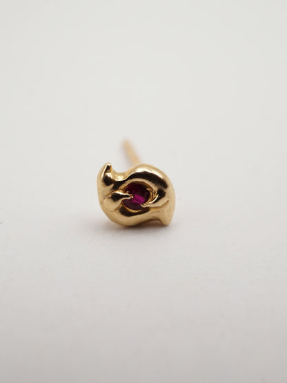 stud avec saphir en argent ou en or 10ct