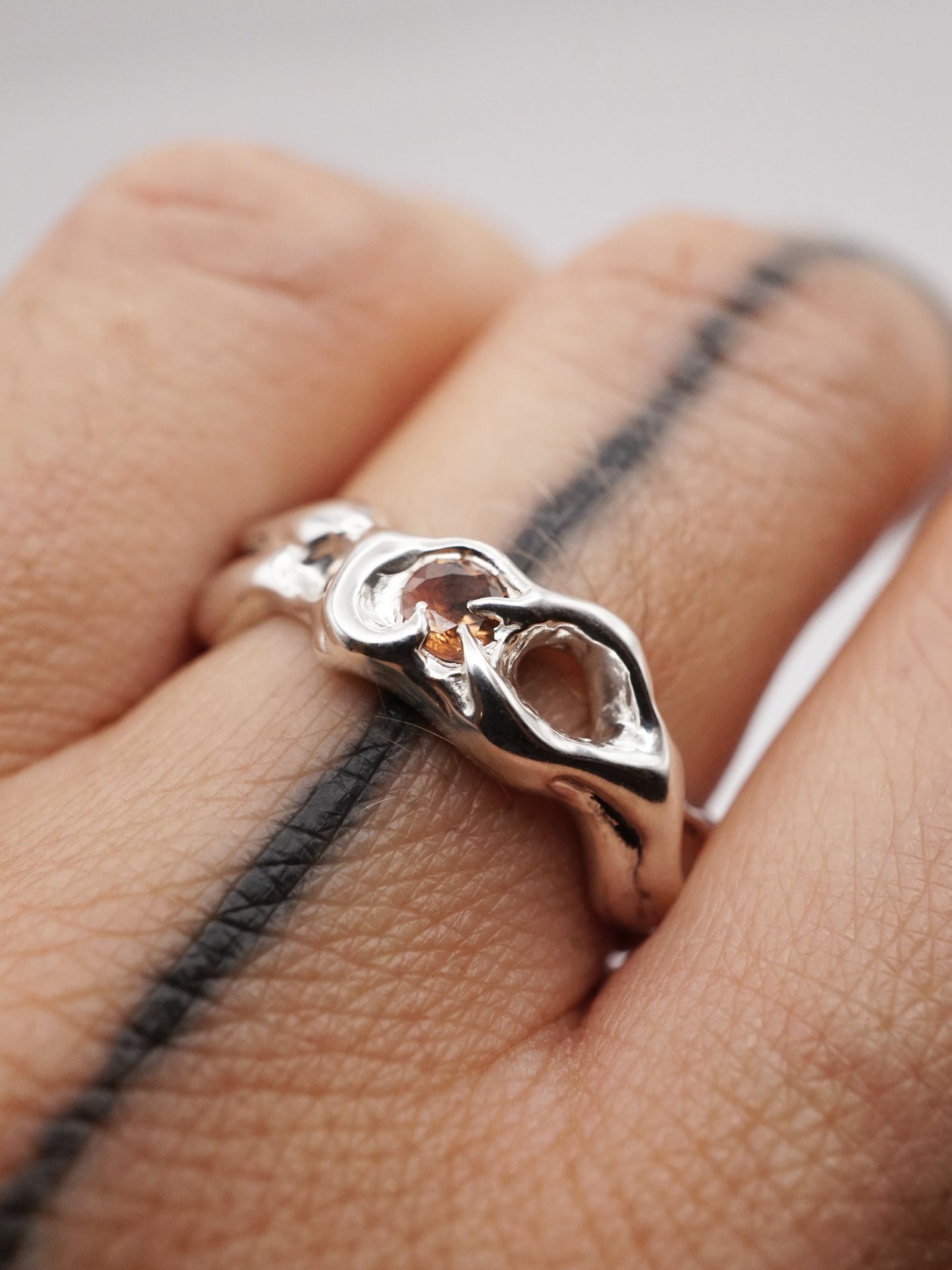 bague OOAK en argent sterling avec saphir rond orange