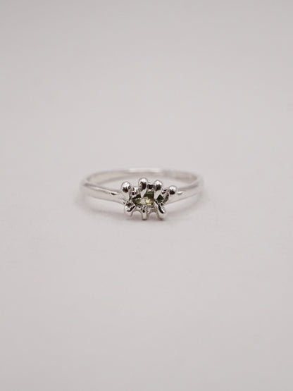 FLYTRAP ring with sapphire