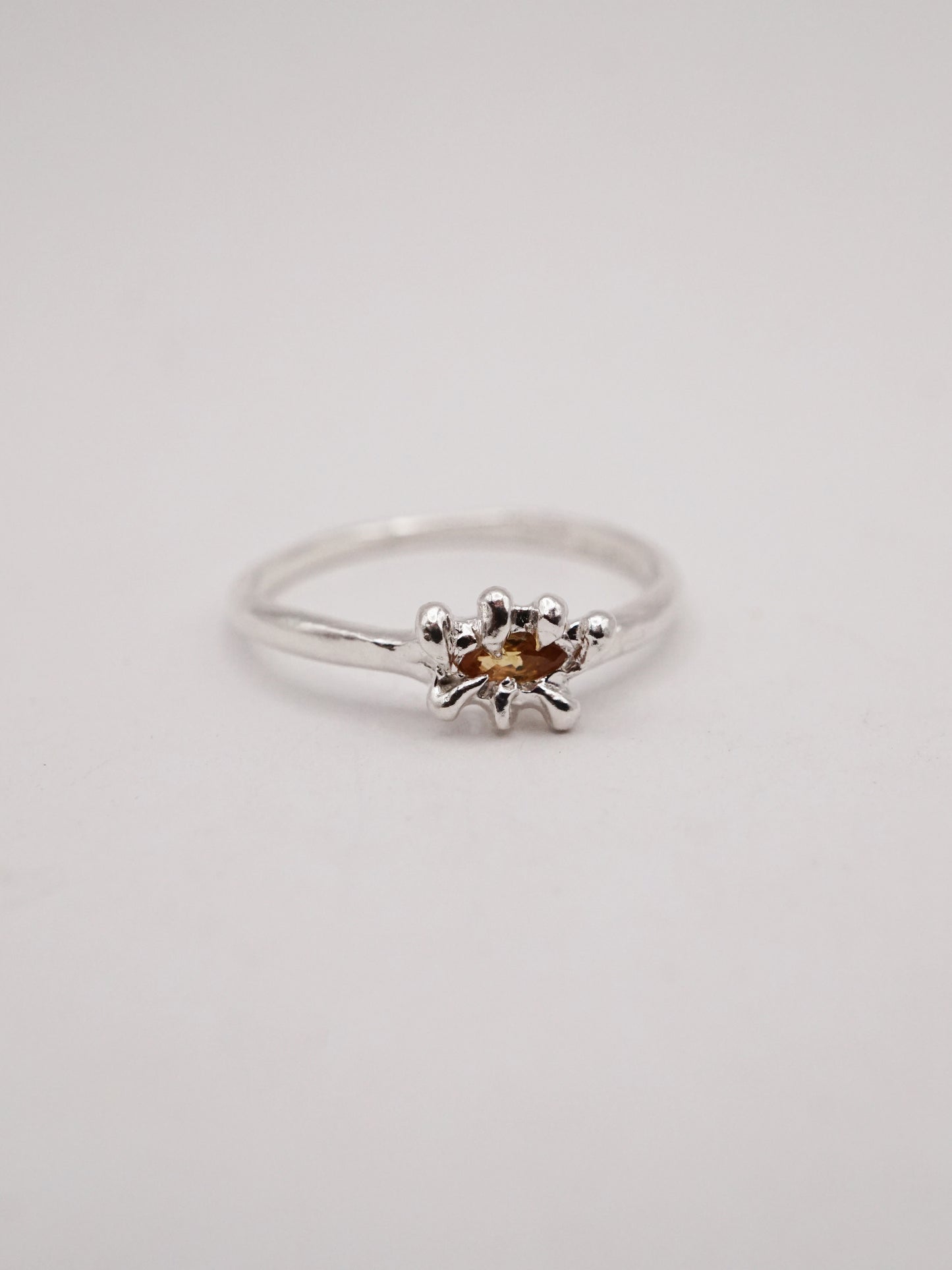 FLYTRAP ring with sapphire