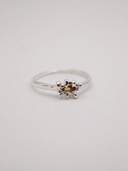 FLYTRAP ring with sapphire