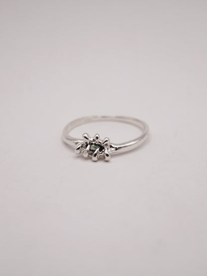 FLYTRAP ring with sapphire