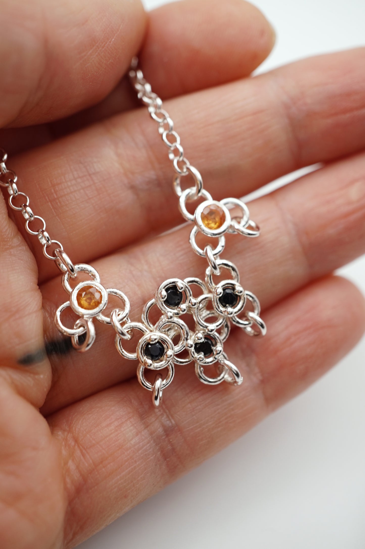 Collier TRI-CROQUÉE en argent sterling avec saphirs