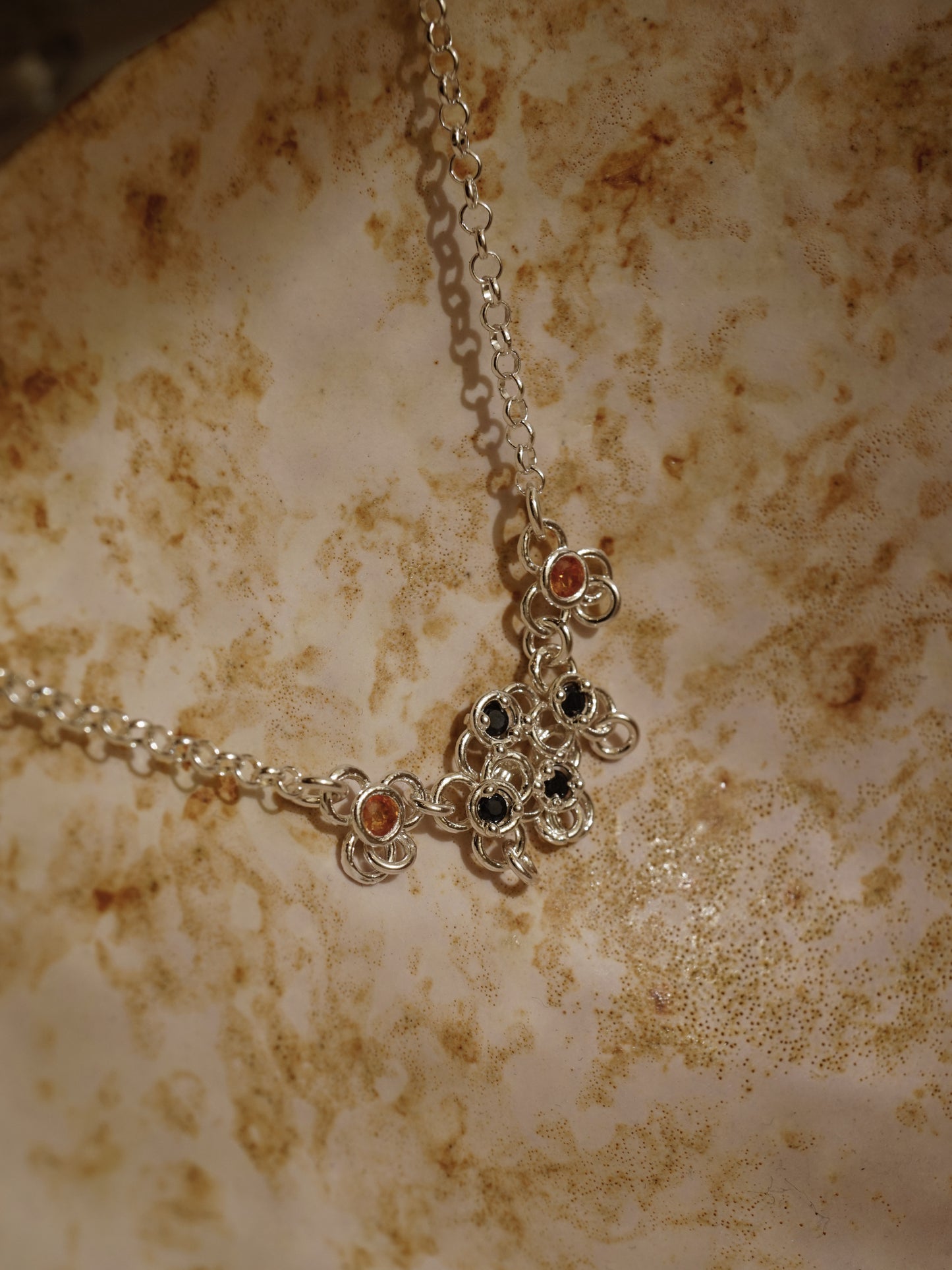Collier TRI-CROQUÉE en argent sterling avec saphirs