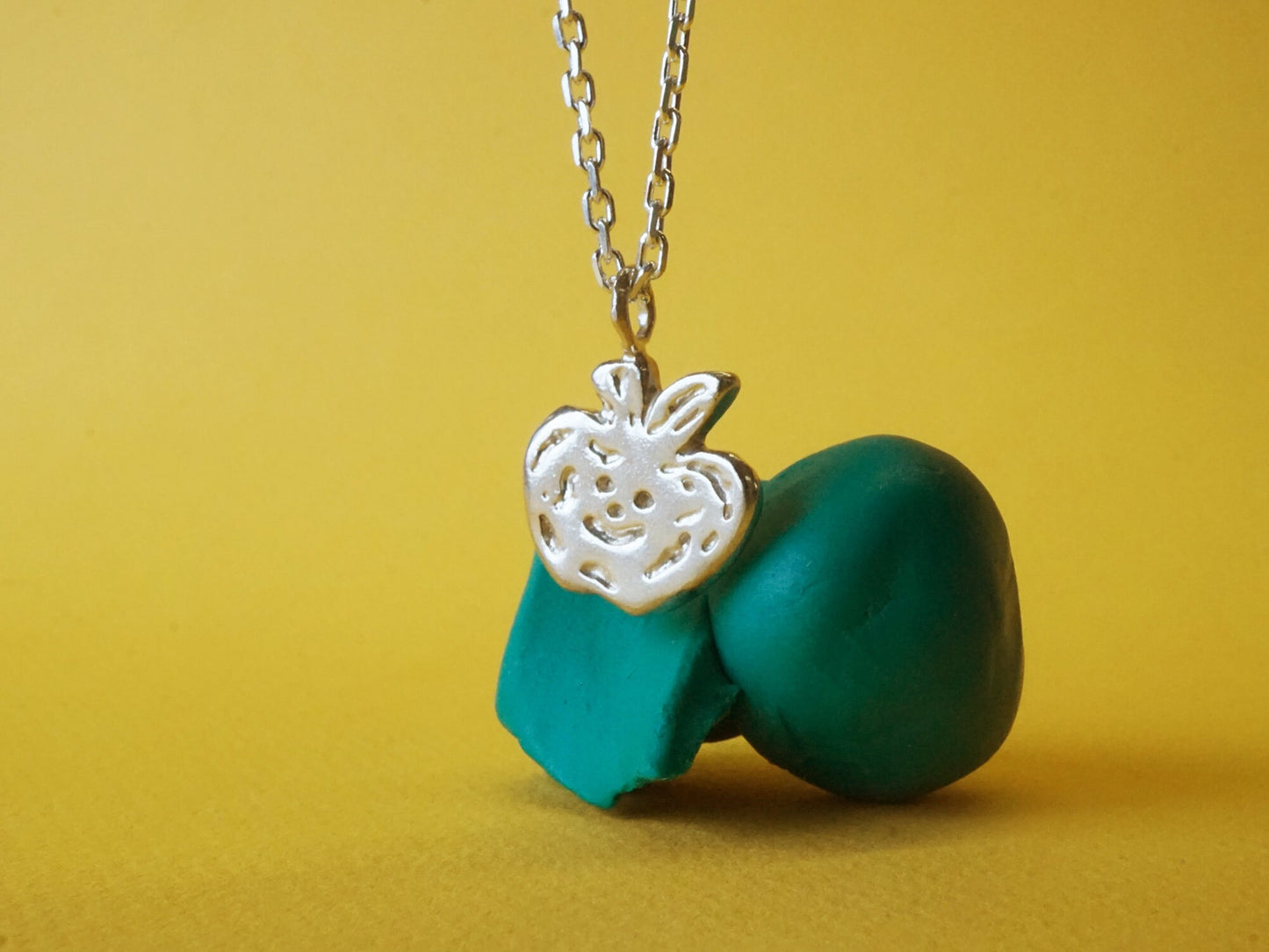 HAPPY APPLE necklace - Dranem Bag collab
