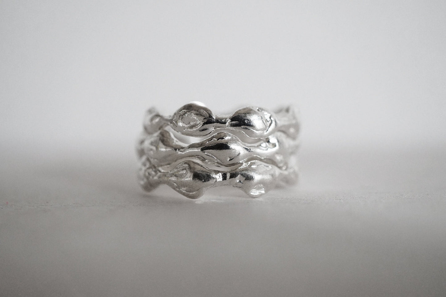 WAVY RING